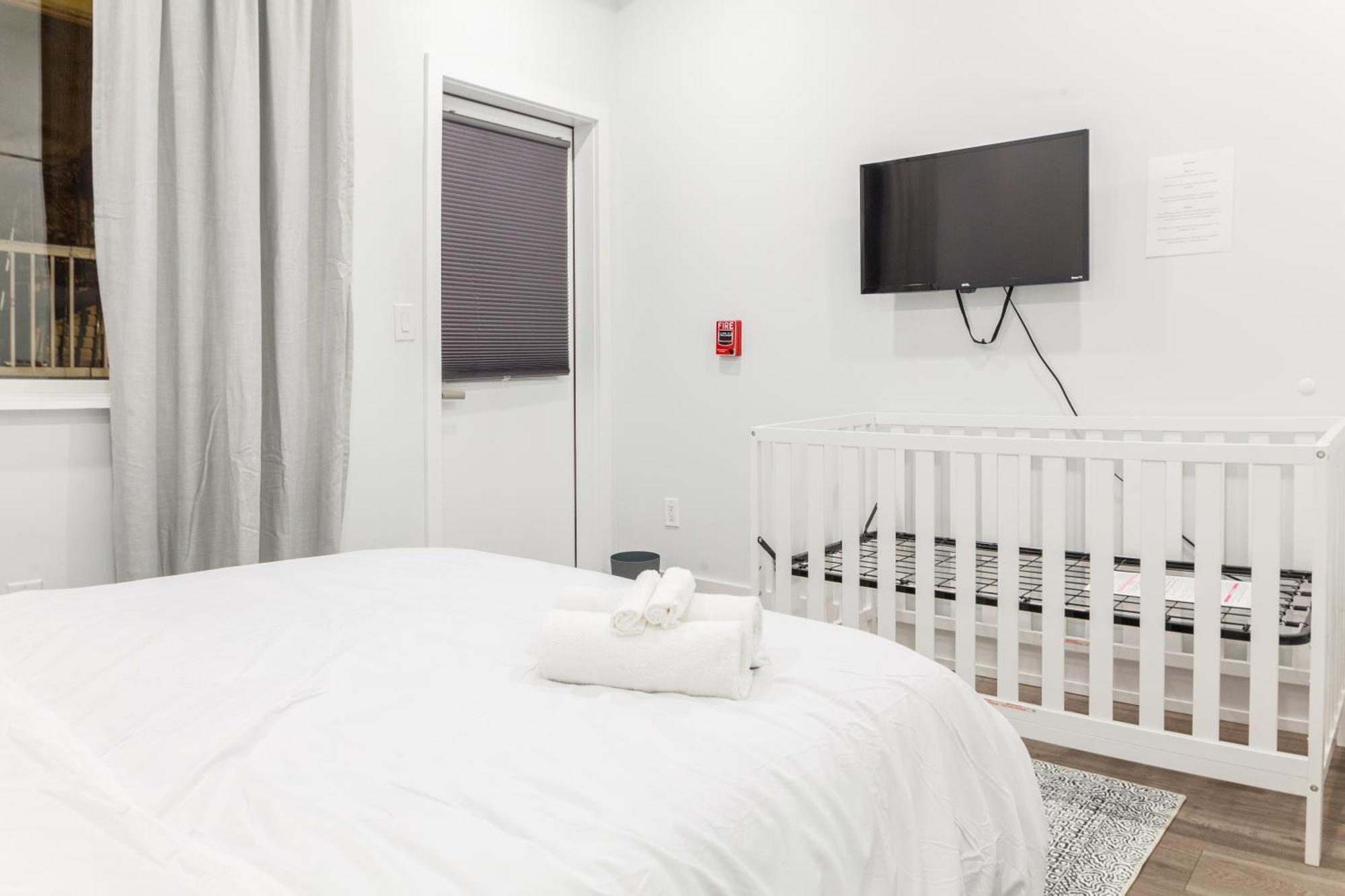 Spacy 4br4ba-patio-cribwd,pingpong,sleeps12 Apartment Philadelphia